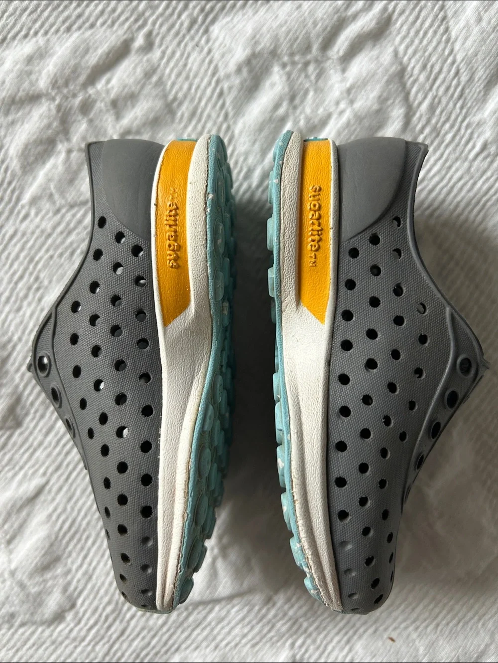 Native Sugarlite Robbie Shoe kid SZ 5, Grey comfort.